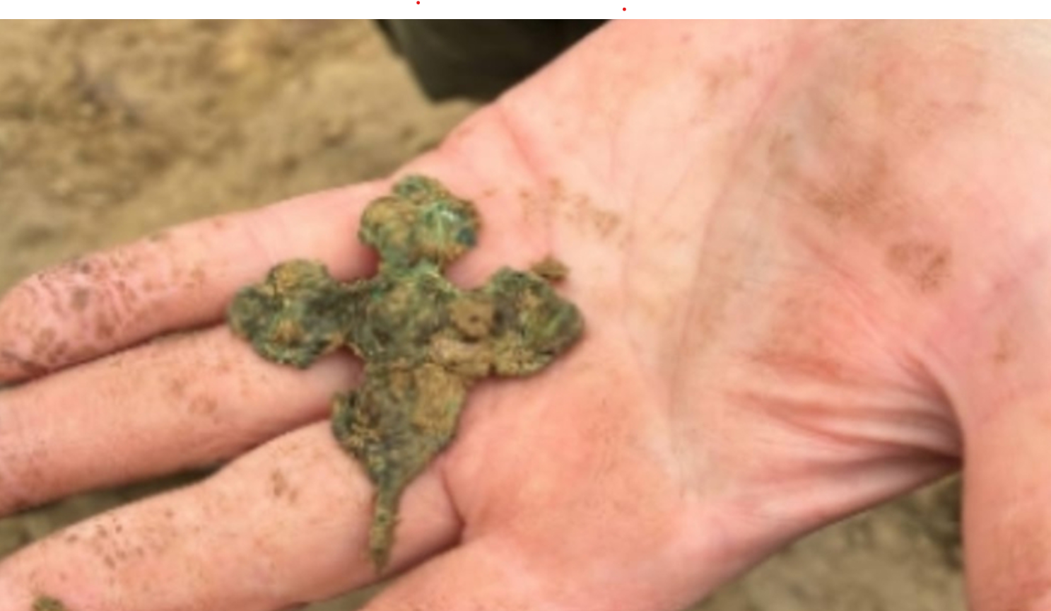 Ανακαλύφθηκε τάφος πολεμιστή του 13ου αιώνα – Ο σπάνιος χριστιανικός σταυρός που αποκαλύπτει δεσμούς με ιστορικό νησί