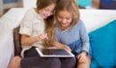 Το παιδί μου είναι συνέχεια στο tablet: Πόσο screen time είναι τελικά ΟΚ το 2026; 
