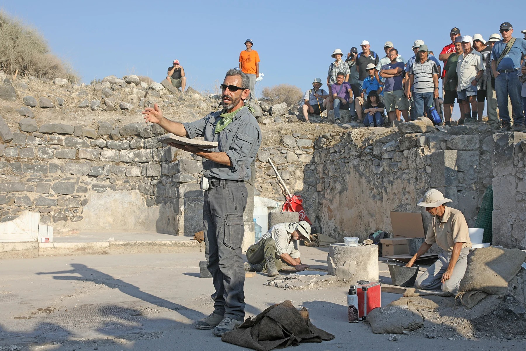 Ο αρχαιολόγος Michael Eisenberg, διευθυντής ανασκαφών του Προγράμματος Ανασκαφών Ίππου-Σουσίτα, στο Εθνικό Πάρκο Σουσίτα, καλοκαίρι 2019. Φωτογραφία: Michael Eisenberg 