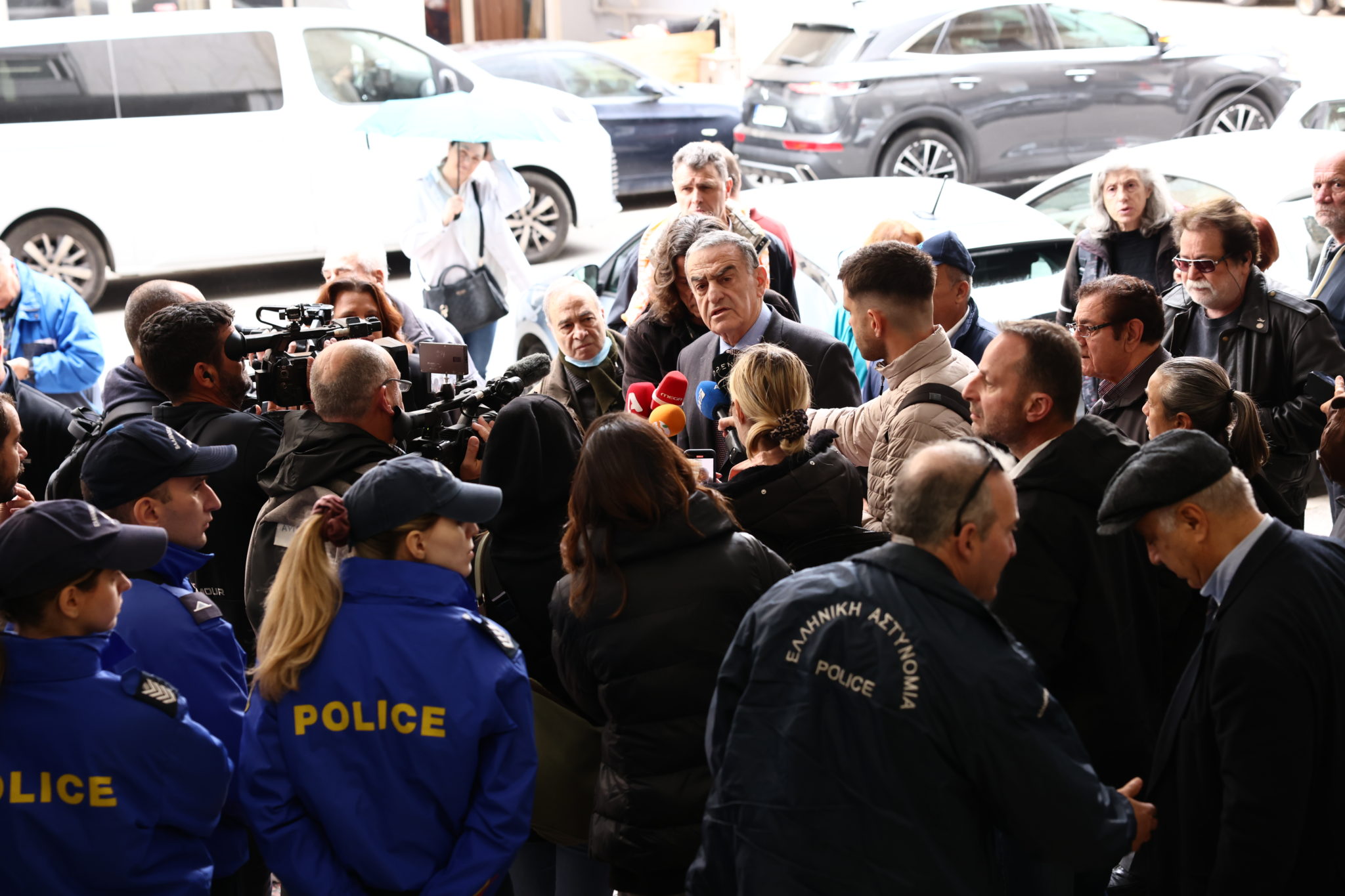 Διαμαρτυρία- Λέσβος- υπουργείο