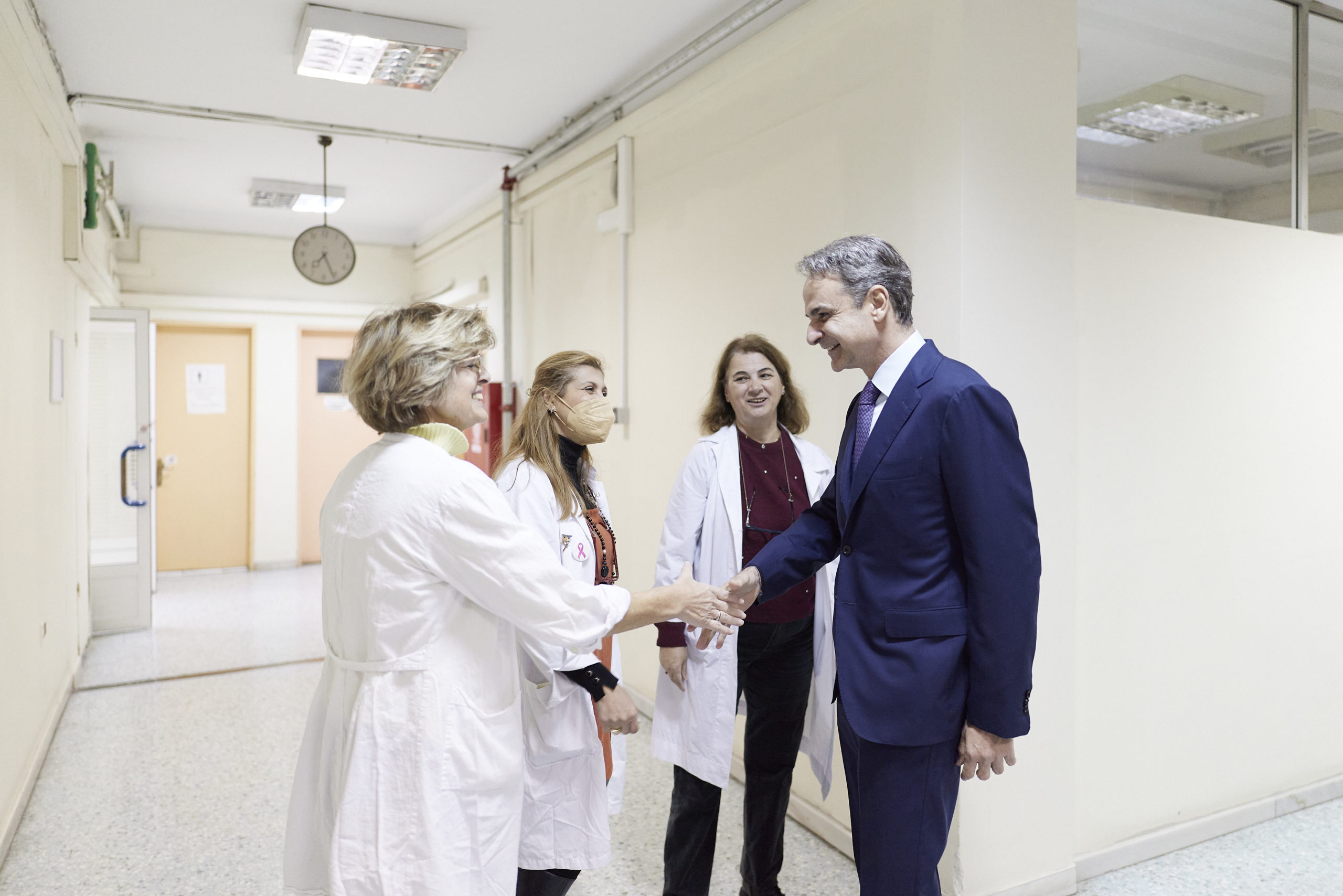 Επίσκεψη του πρωθυπουργού Κυριάκου Μητσοτάκη στο νοσοκομείο «Μεταξά»