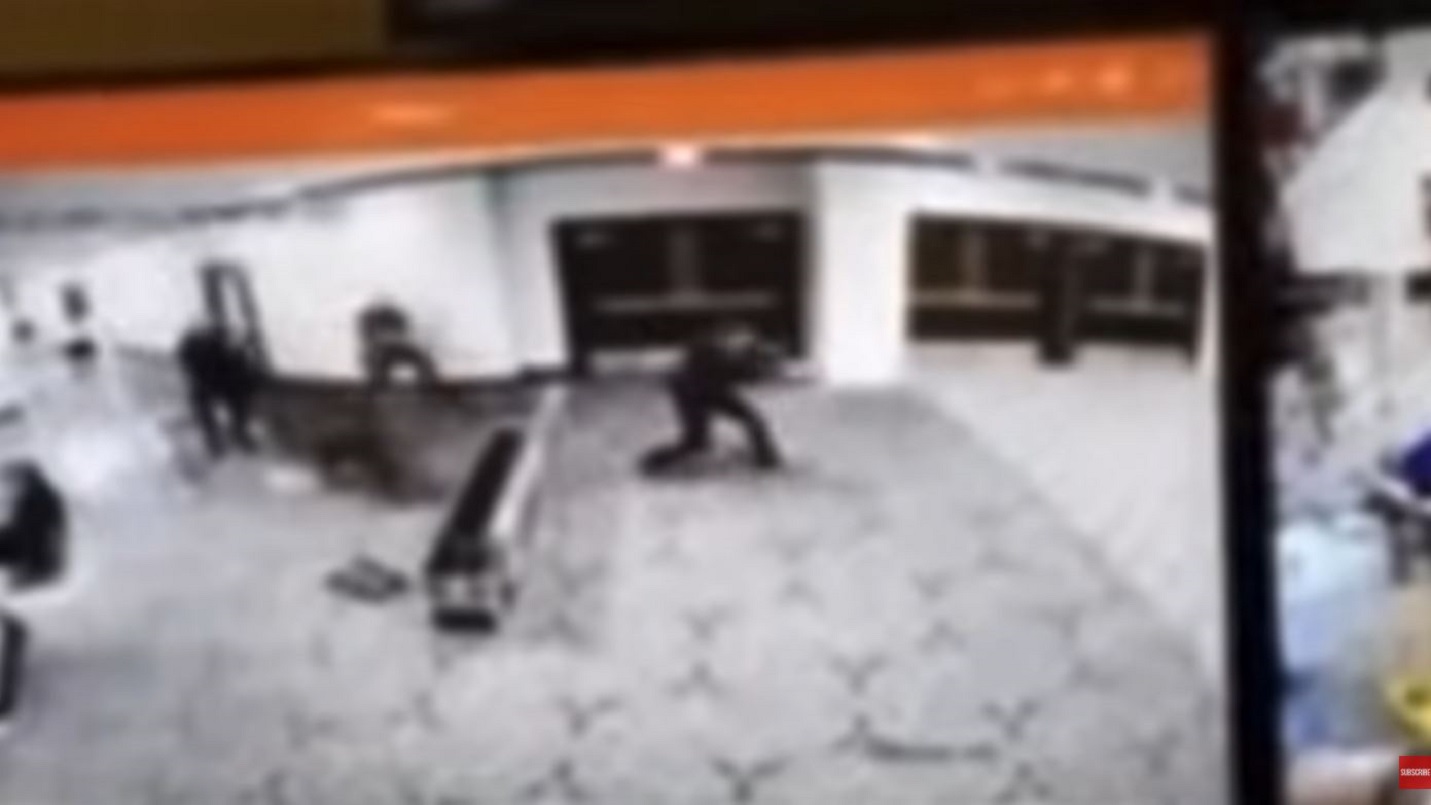 Βίντεο: Η στιγμή της εφόδου του 31χρονου δράστη στη δεξίωση του Λευκού Οίκου