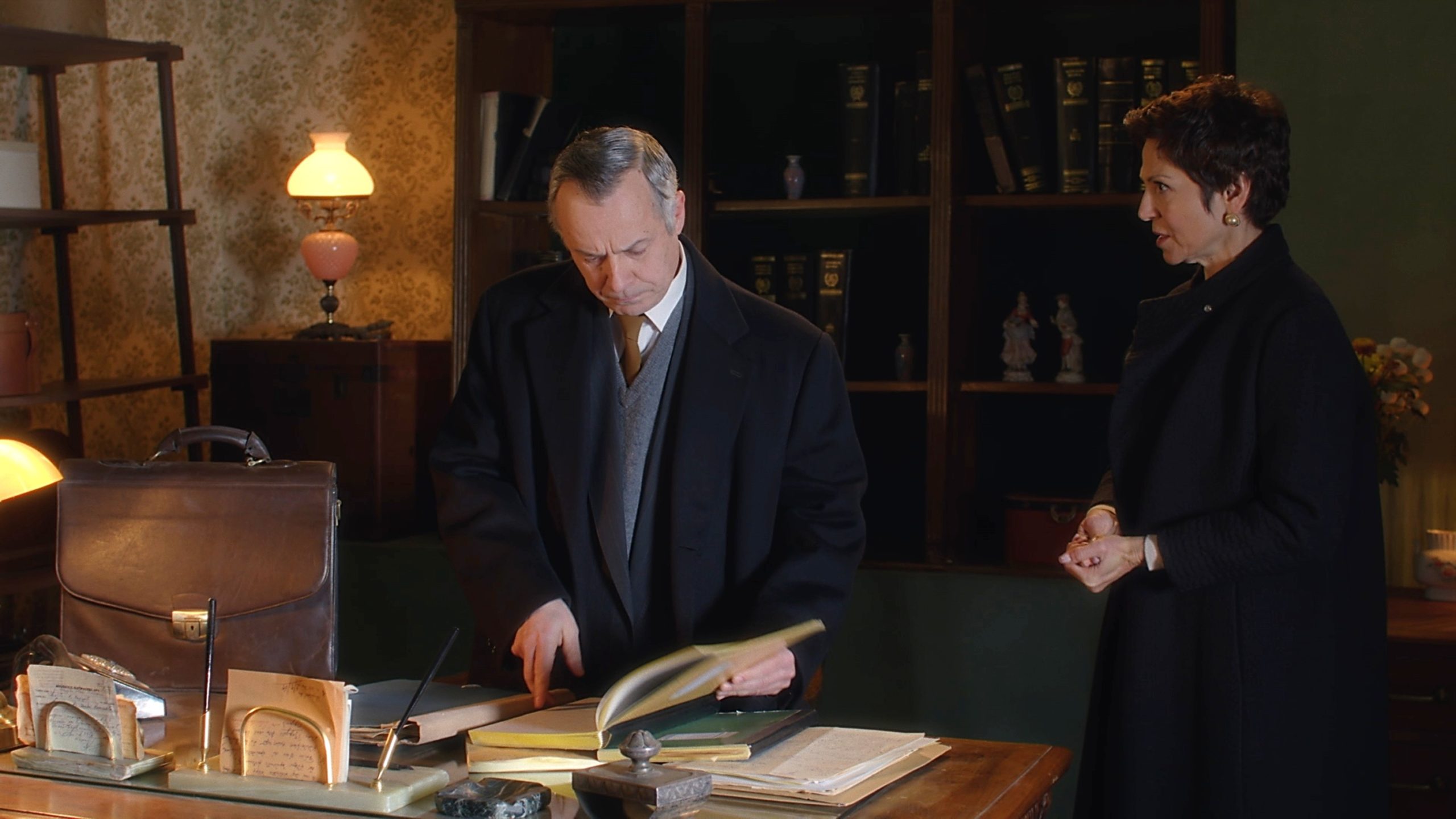 Άγιος έρωτας: Ο Κυριάκος κλείνει την Ελένη στο ψυχιατρείο