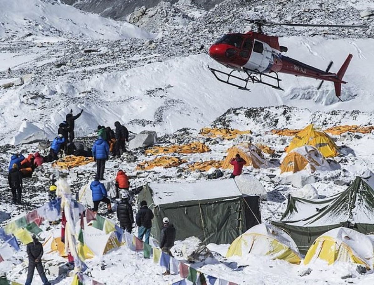Έβερεστ: Οδηγοί κατηγορούνται ότι δηλητηρίαζαν τουρίστες για «ψεύτικες» διασώσεις με ελικόπτερα – Απάτη εκατομμυρίων