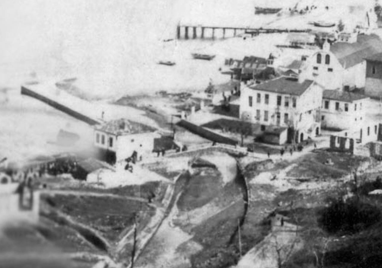 Η ίδια γέφυρα είναι ορατή σε φωτογραφίες της περιοχής από τις αρχές του 20ού αιώνα, γνωστή τοπικά ως «Γέφυρα της Cita» (Cita's Bridge). (Φωτογραφία IHA) 