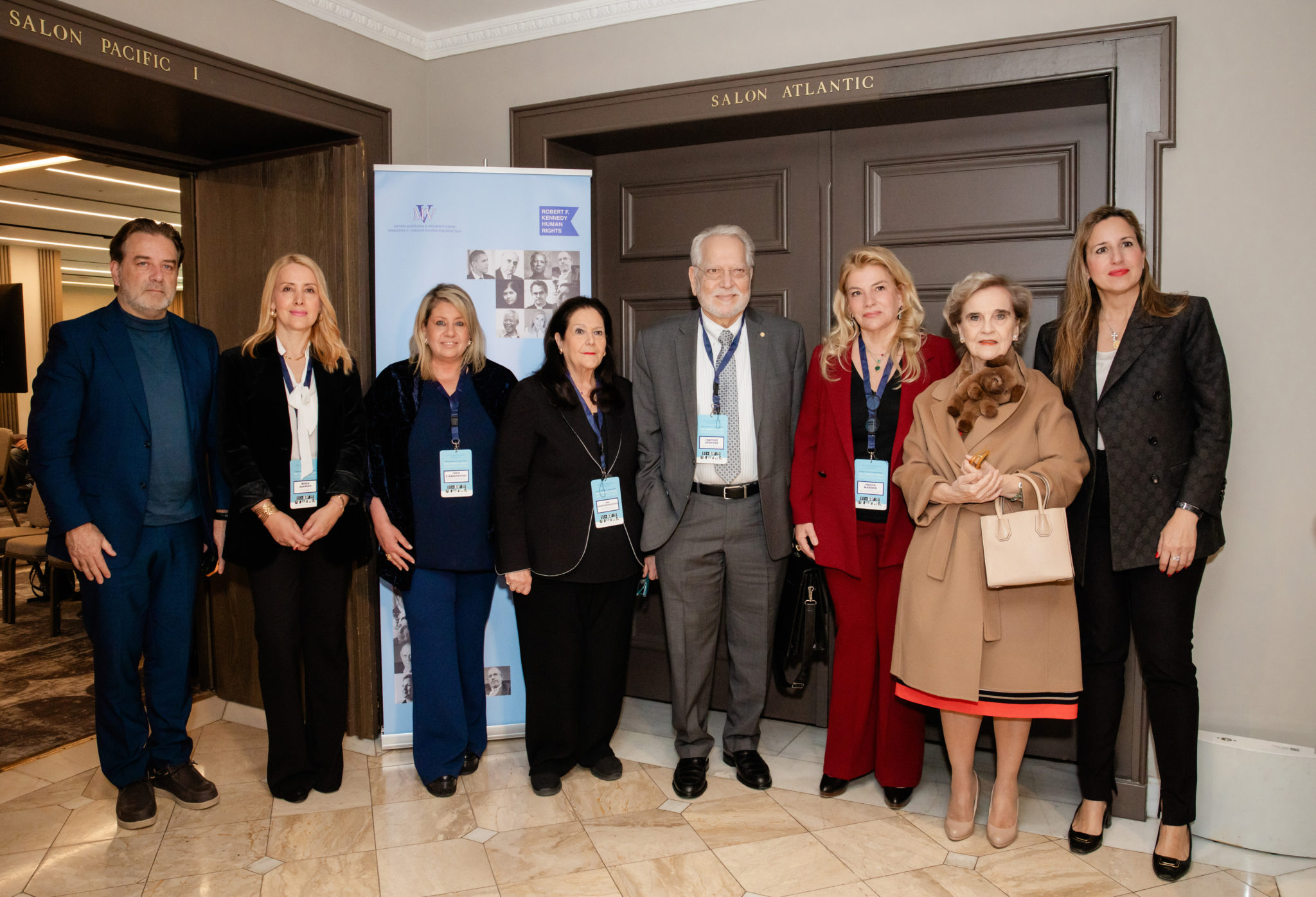 από αριστερά: Χάρης Ιωσήφ, Φένια Αδαμίδη, Γωγώ Σταθοπούλου, Ακαδημαϊκός Γεώργιος Χρούσος, Νούλη Μανώλη, Ελένη Σαμαρά-Κωνσταντακάτου, Ντόρα Δημοπούλου