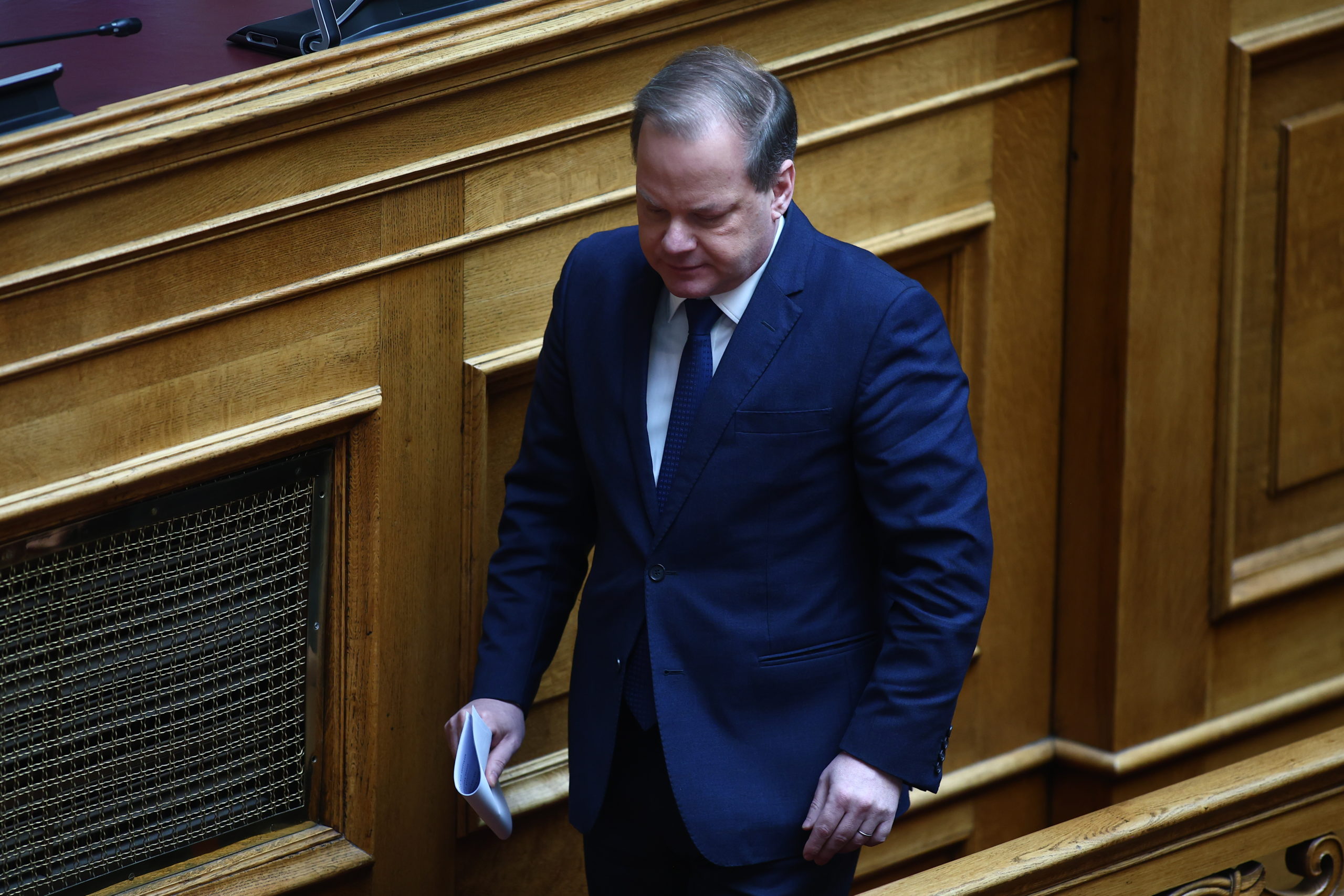 Βουλή: Ένταση κατά τη διάρκεια της ομιλίας του Κώστα Καραμανλή με την Ζωή Κωνσταντοπούλου – «Ντροπή να μην αφήνετε τον βουλευτή να μιλήσει»