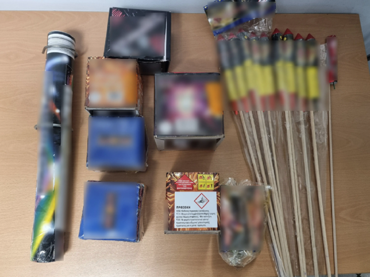 Χειροπέδες σε 44χρονο με 639 κροτίδες στην Ελευσίνα – Τον συνέλαβαν όταν επιχείρησε να ανάψει βεγγαλικό