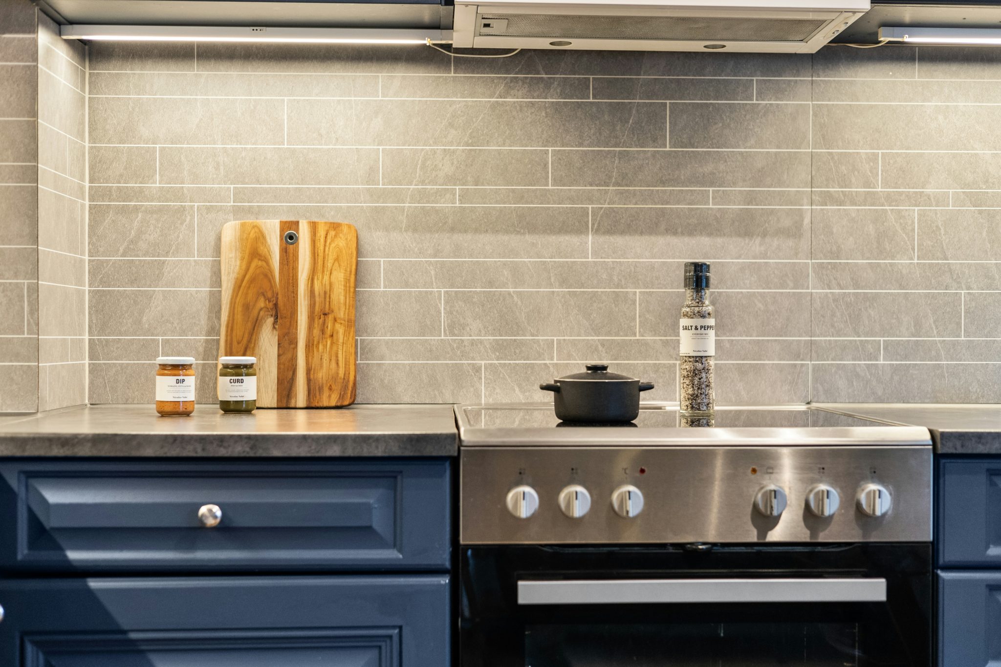 Καθαρισμός φούρνου: Τα απλά βήματα για να απομακρύνετε τα λίπη και τη βρωμιά από τους διακόπτες