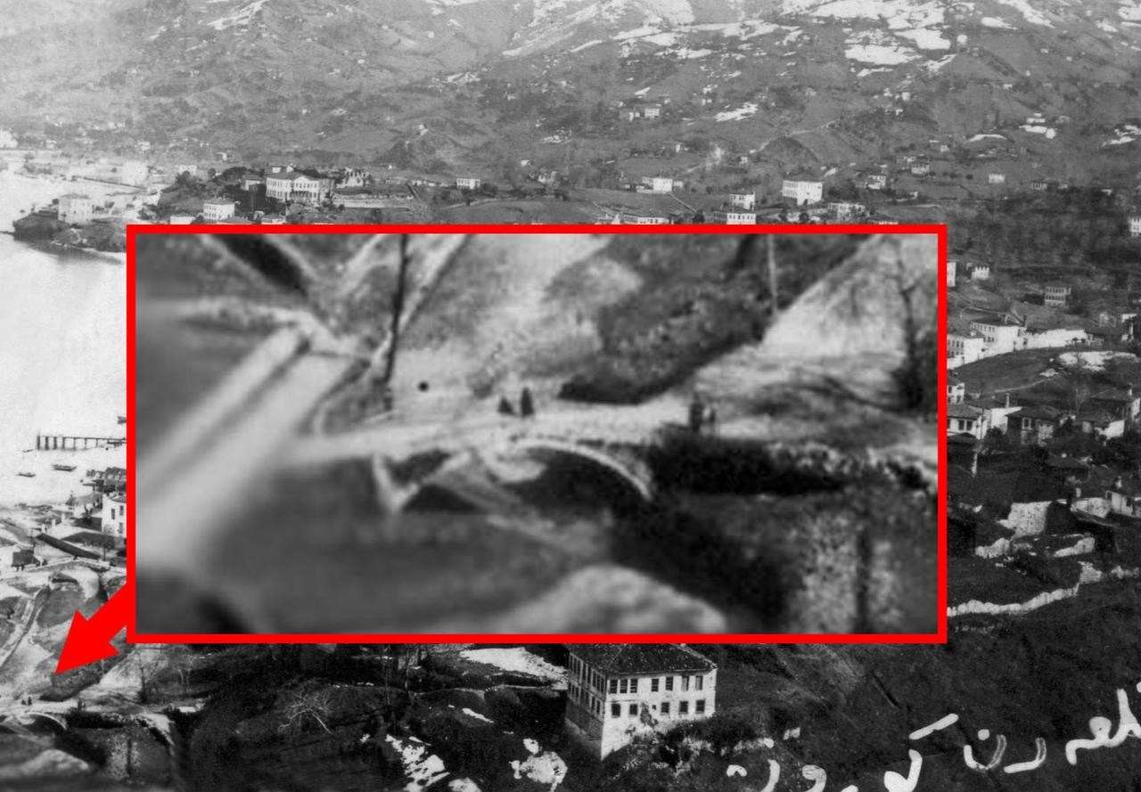 Η ίδια γέφυρα είναι ορατή σε φωτογραφίες της περιοχής από τις αρχές του 20ού αιώνα, γνωστή τοπικά ως «Γέφυρα της Τσίτα» (Cita's Bridge). (Φωτογραφία IHA)