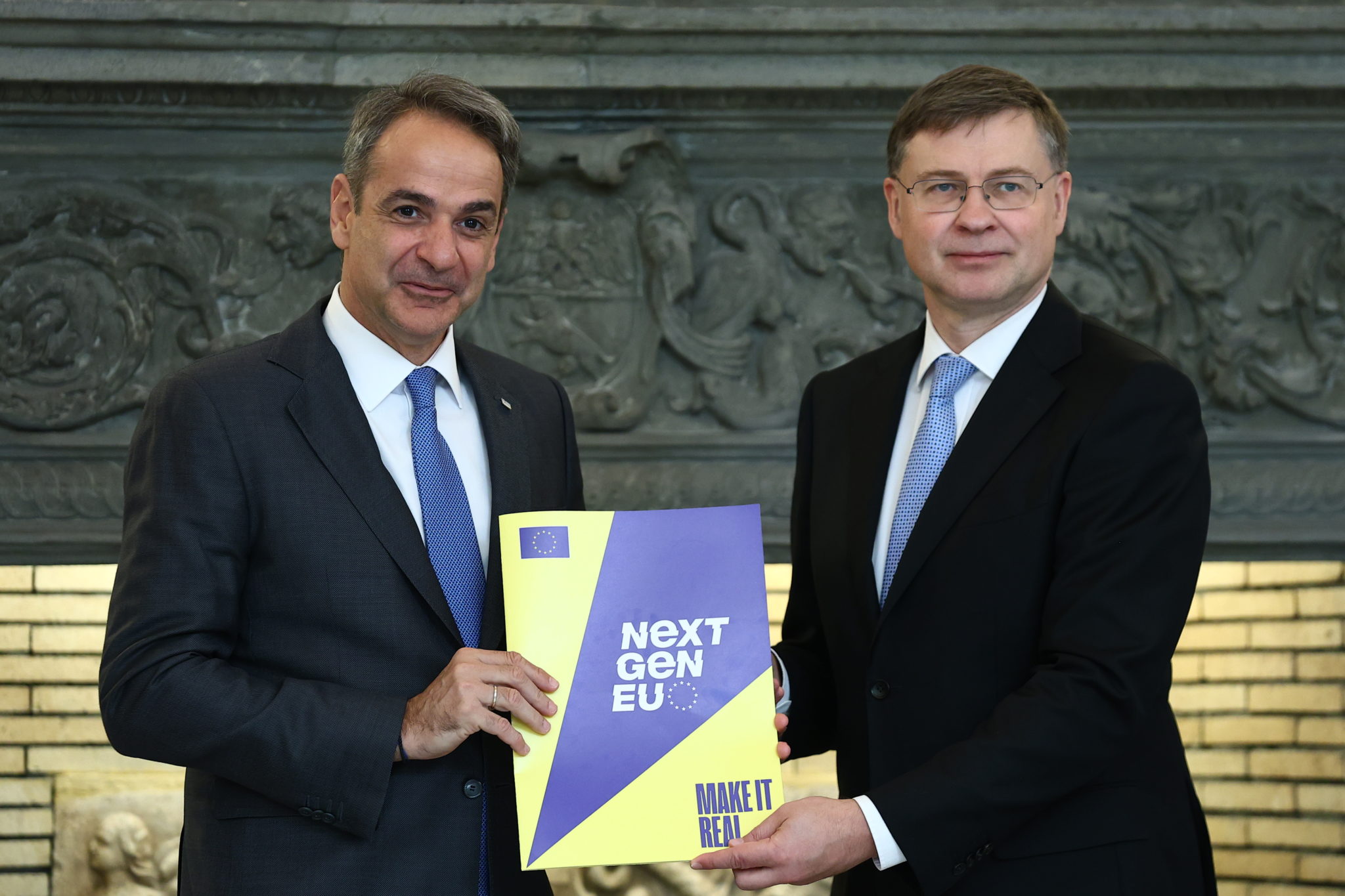 Μητσοτάκης - Ντομπρόβσκις