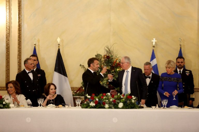 Μακρόν, Τασούλας