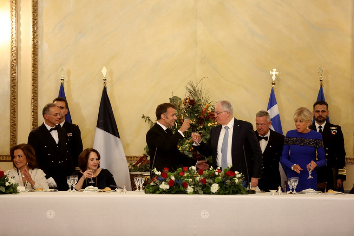 Μακρόν, Τασούλας