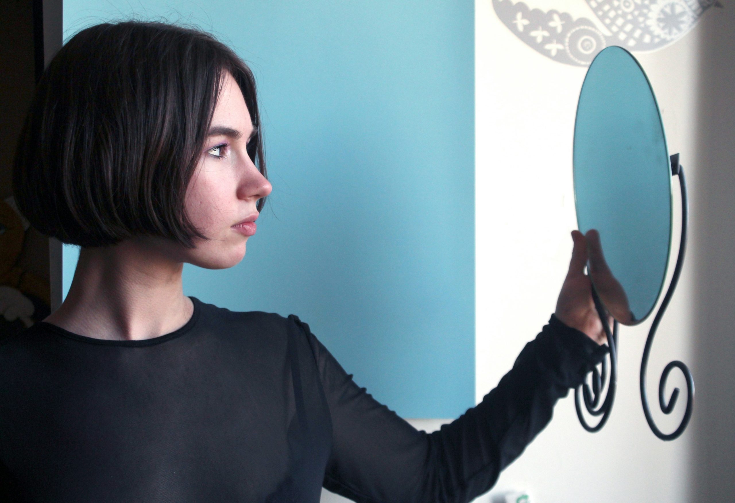 Ύπνος: Η θέση ύπνου που προκαλεί ρυτίδες και γήρανση του δέρματος, σύμφωνα με γιατρό