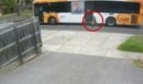 Σοκ στη Μελβούρνη: 12χρονος παγιδεύτηκε σε πόρτα λεωφορείου και σύρθηκε για 350 μέτρα - Δείτε το βίντεο