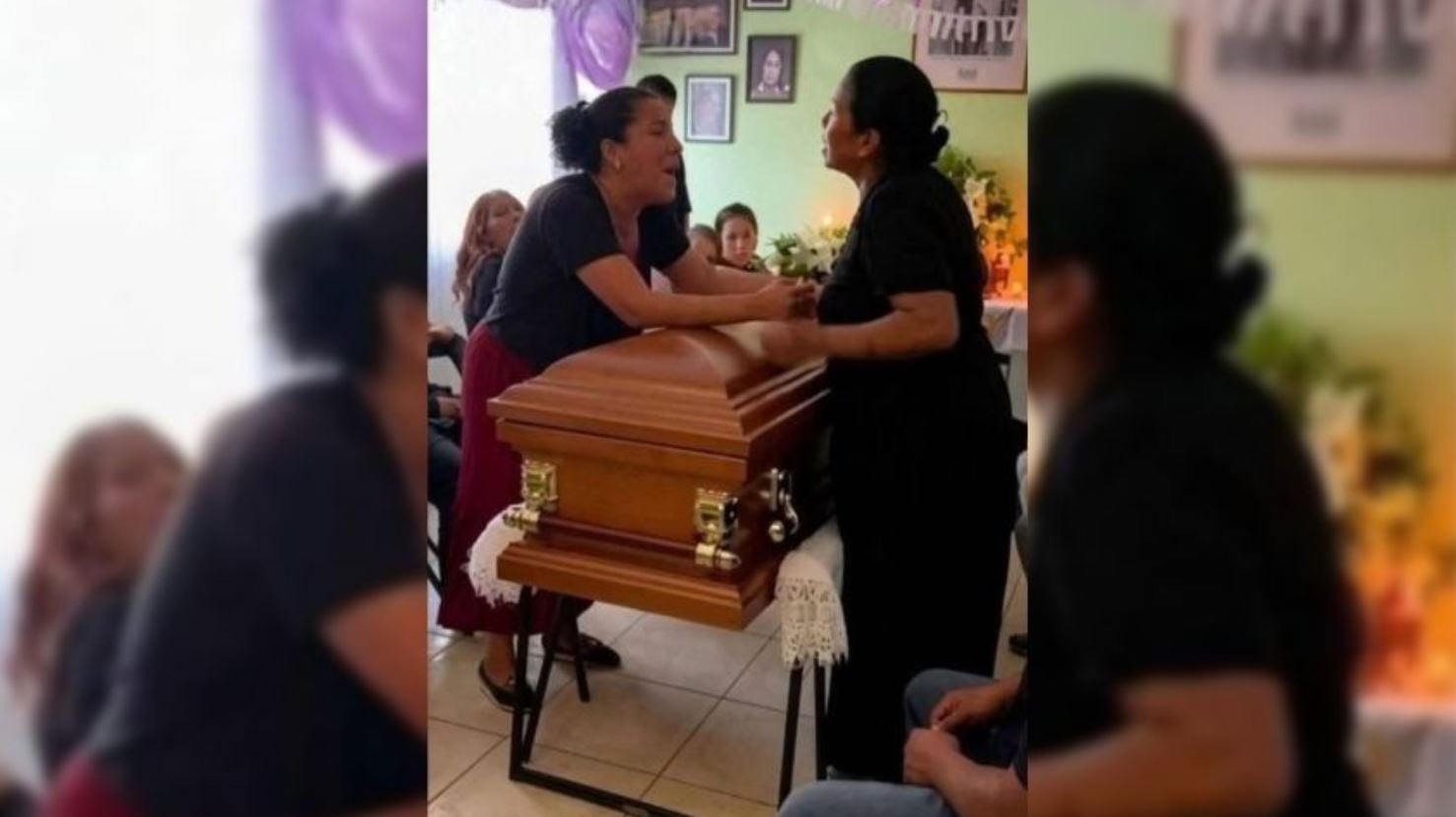 Βίντεο: Άγριος καβγάς πάνω από φέρετρο – Δύο γυναίκες έμαθαν στην κηδεία ότι είχαν παράλληλη σχέση με τον νεκρό