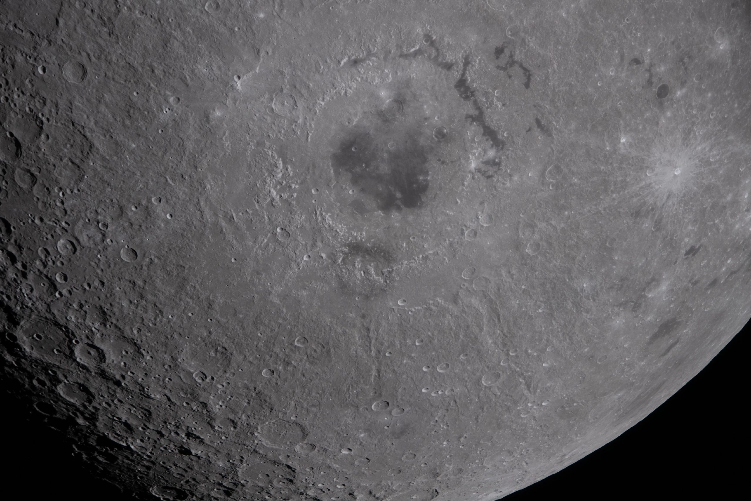 Σελήνη, Αθέατη πλευρά