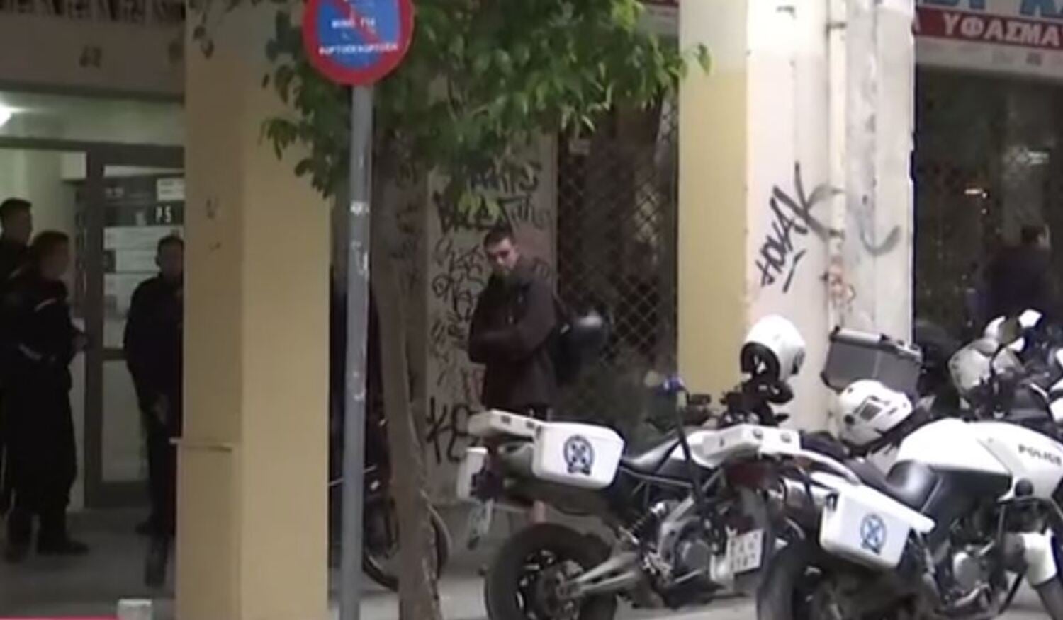 Θρίλερ με νεκρή γυναίκα στο κέντρο της Αθήνας: «Ξύπνησα γιατί άκουσα κραυγές» λέει ένοικος της πολυκατοικίας