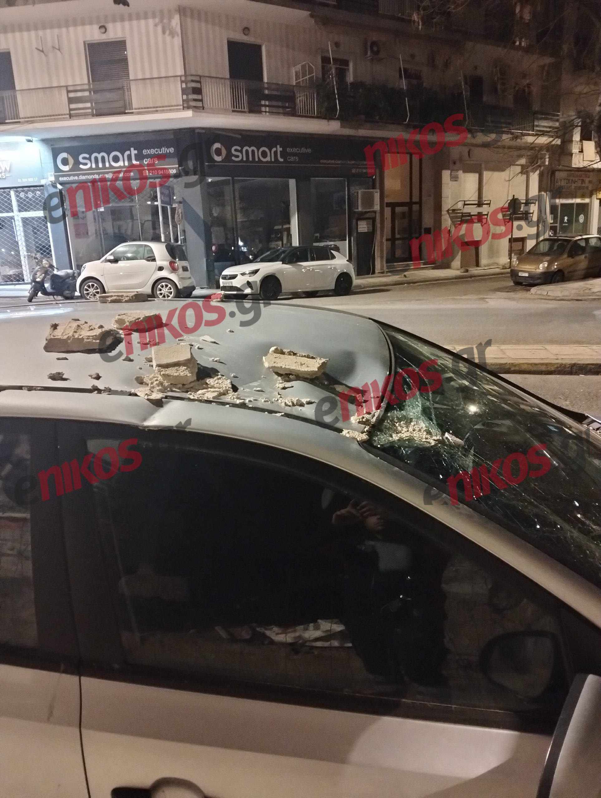 Νέος Κόσμος πτώση μπαλκόνι