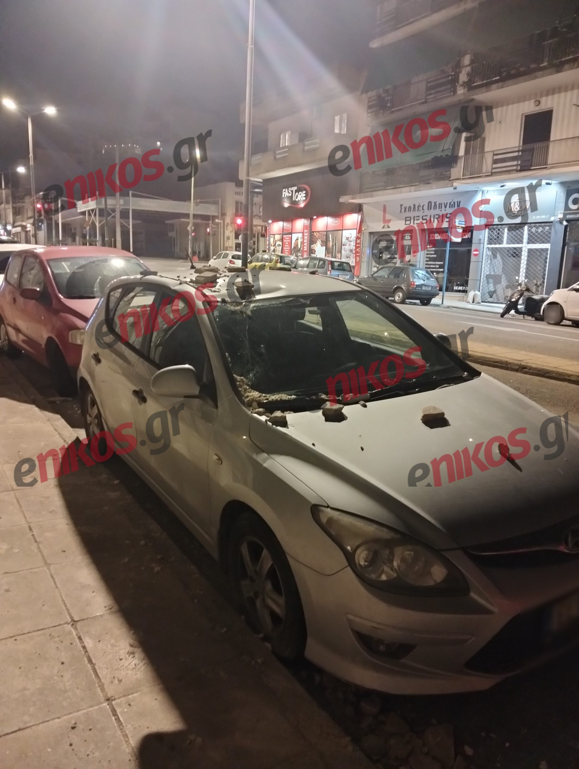 Νέος Κόσμος πτώση μπαλκόνι