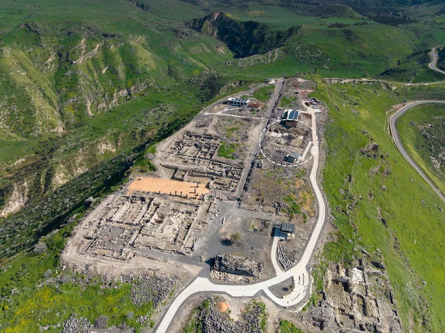 Ο αρχαιολογικός χώρος της Ίππου (Hippos), ανατολικά της Θάλασσας της Γαλιλαίας, με σημειωμένη την τοποθεσία του καθεδρικού ναού. Φωτογραφία:Michael Eisenberg/Πανεπιστήμιο της Χάιφα 