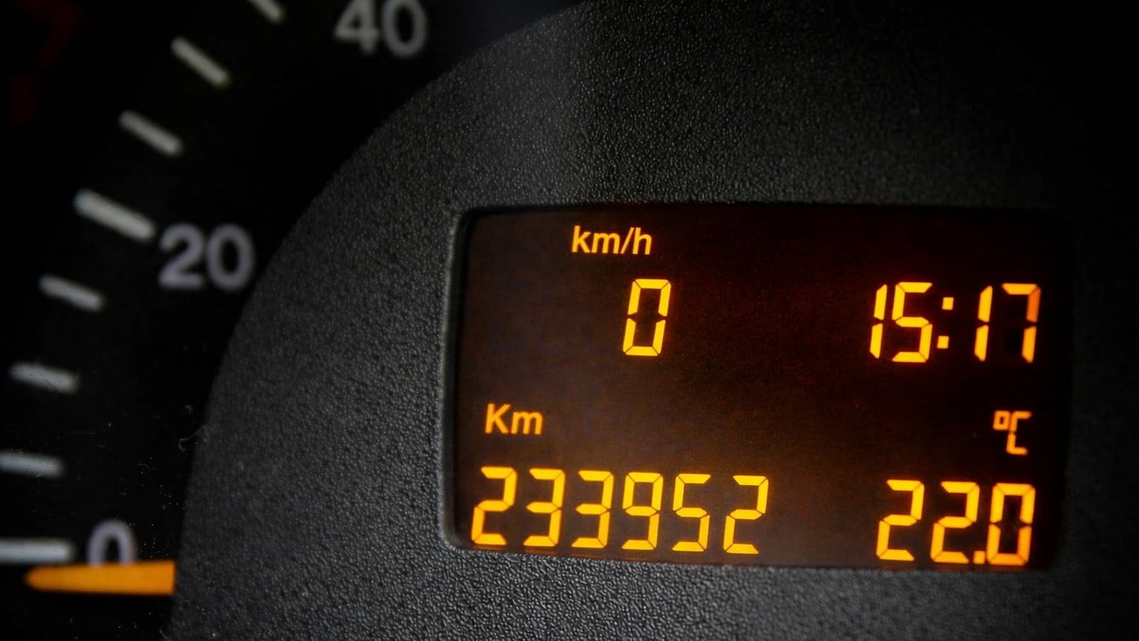 Πειραγμένο κοντέρ: στο στόχαστρο υβριδικά κι ηλεκτρικά στην αγορά μεταχειρισμένων