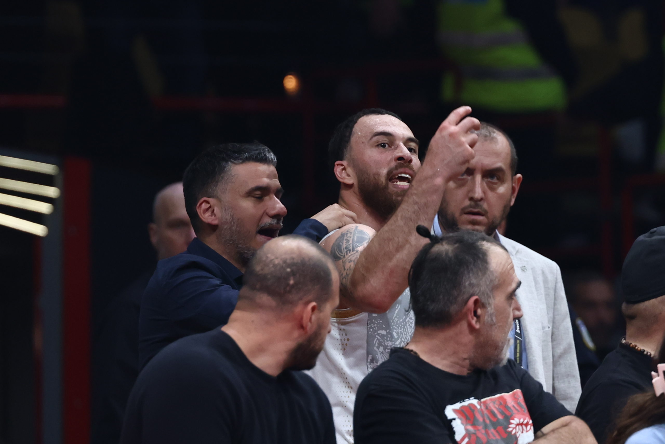 Ολυμπιακός, Μονακό, Μάικ Τζέιμς