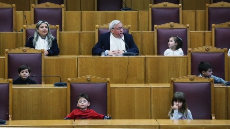 Η πρώτη εικονική δίκη με δικαστές... παιδιά νηπιαγωγείου