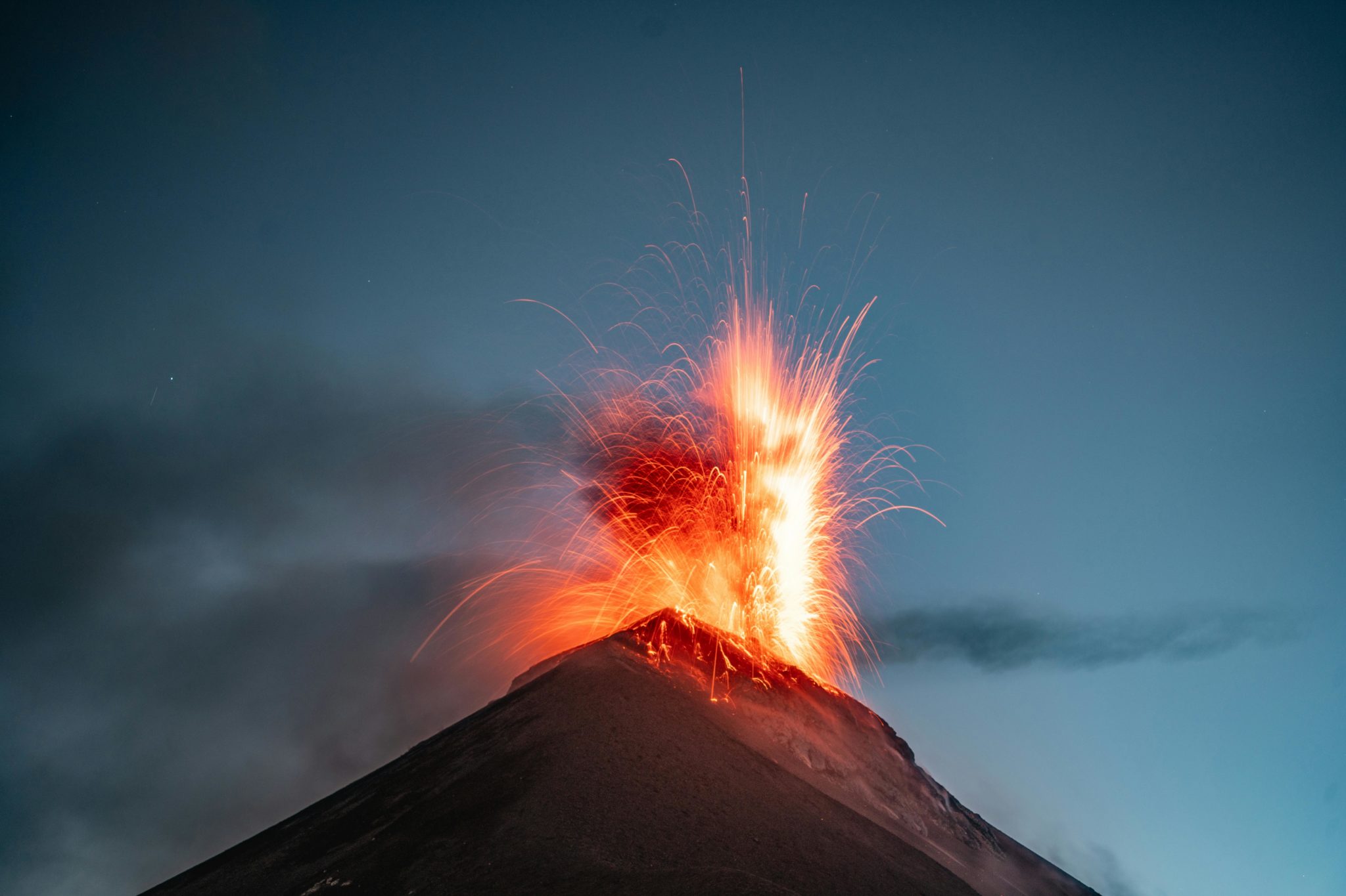 Νέα μελέτη αποκαλύπτει ότι η πηγή του μάγματος των υπερηφαιστείων βρίσκεται στον ανώτερο μανδύα. Φωτογραφία: Pexels