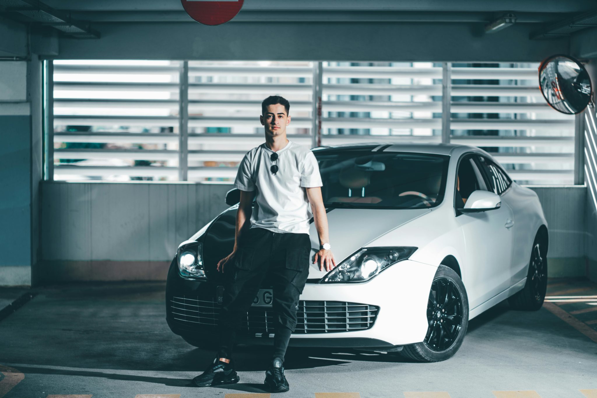 Η μητέρα του τον πιέζει να χαρίσει το παλιό του αυτοκίνητό του στον ετεροθαλή του αδελφό - "δεν τον θεωρώ καν αδελφό μου". Φωτογραφία: Pexels