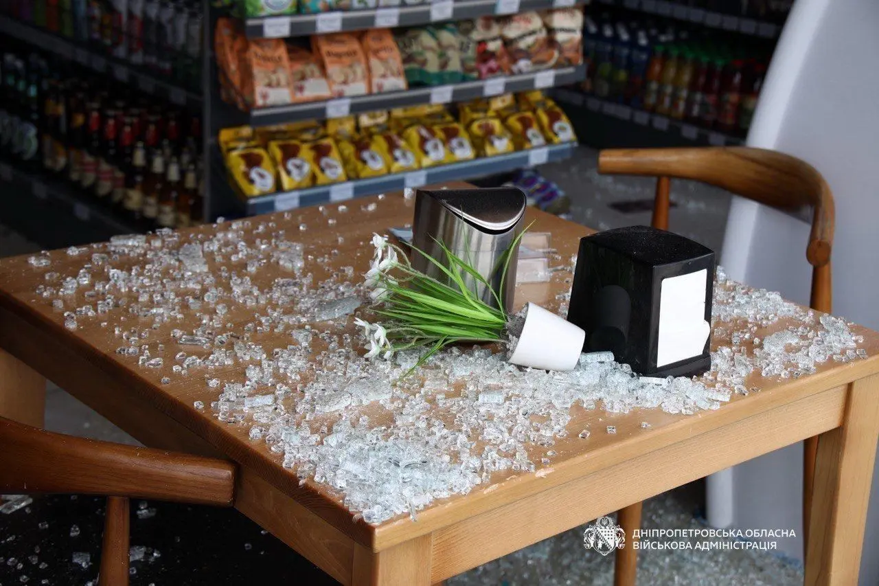 Οι συνέπειες της ρωσικής επίθεσης στο Ντνίπρο στις 14 Απριλίου 2026. (Περιφερειάρχης Ντνιπροπετρόφσκ, Ολεξάντρ Χάνζα / Telegram)