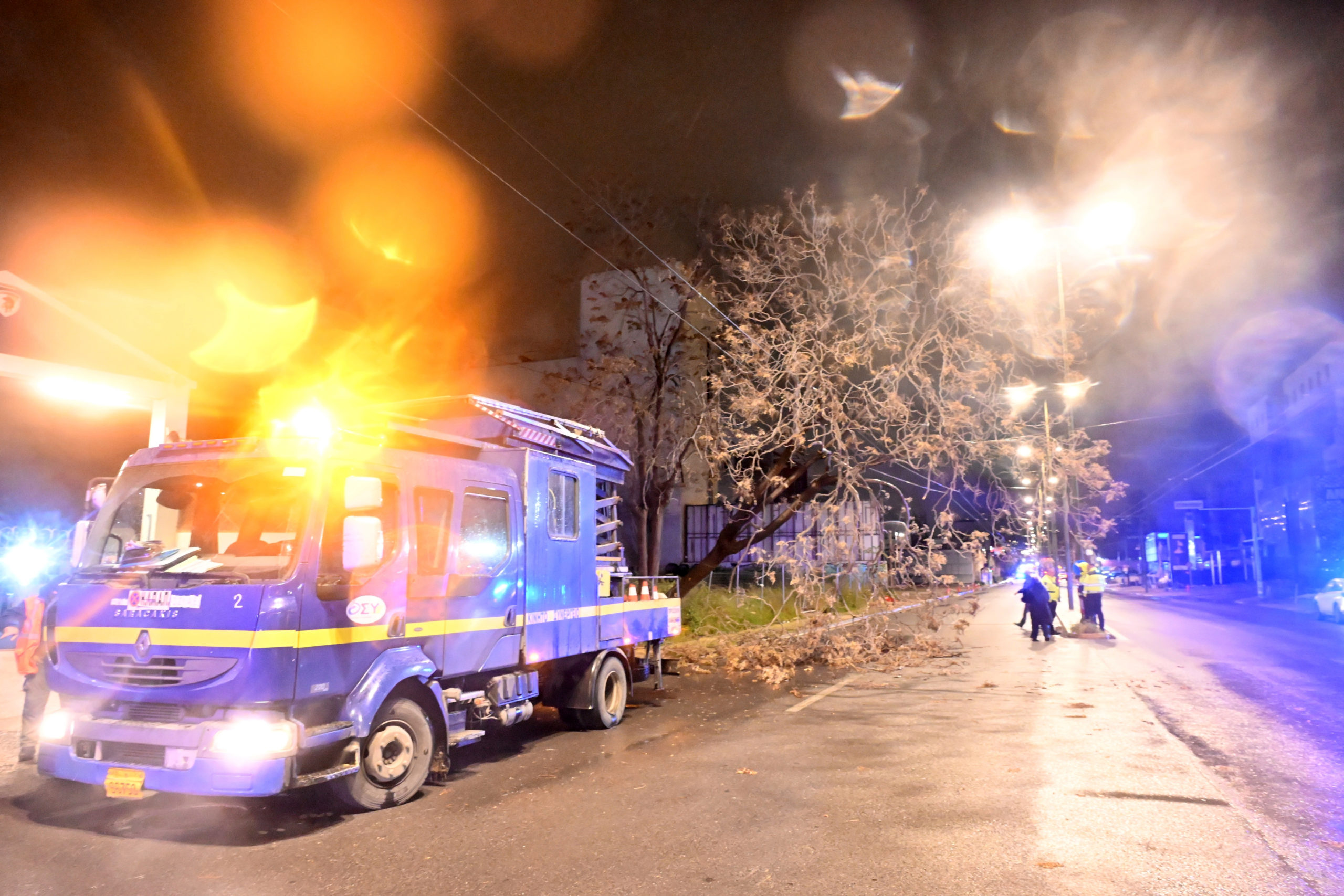 Πειραιώς, πτώση δέντρου