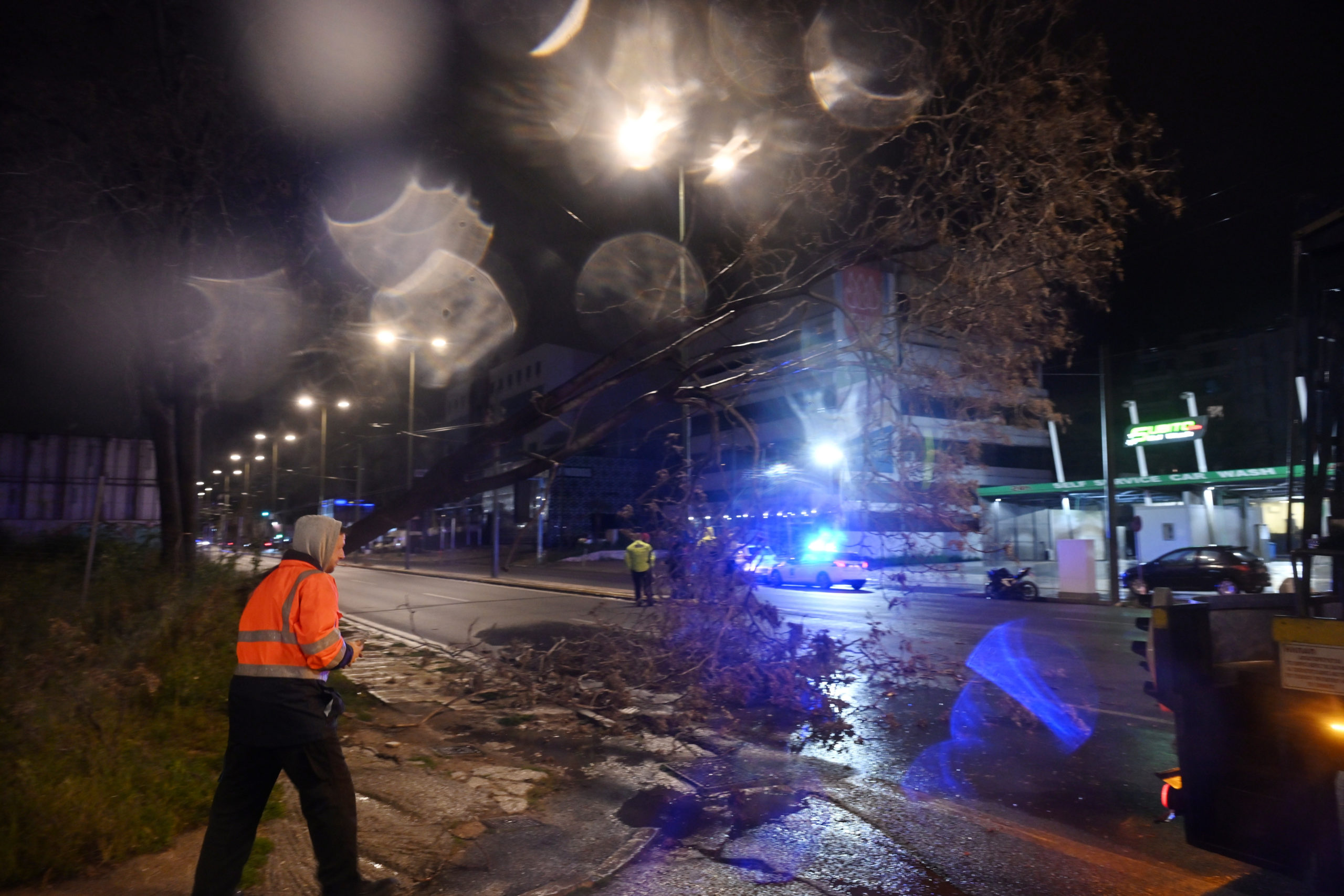 Πειραιώς, πτώση δέντρου