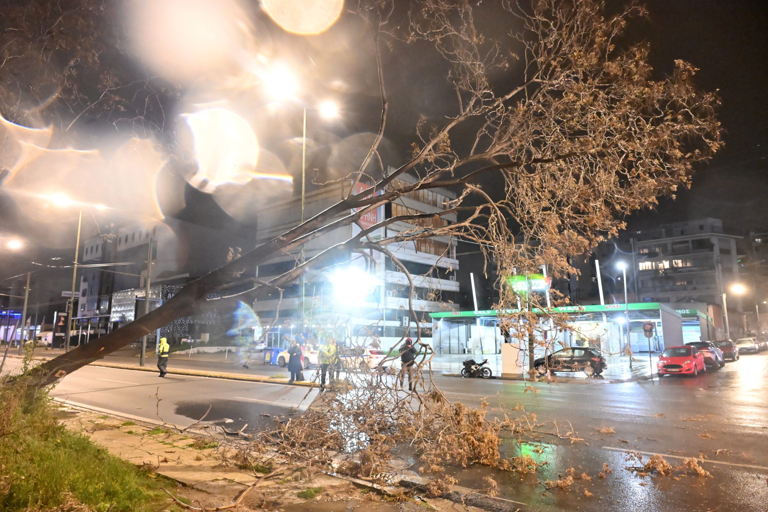 Καιρός: Πώς θα κινηθεί η κακοκαιρία «Erminio» τις επόμενες ώρες – «Δεν έχει τελειώσει» λέει ο Κολυδάς