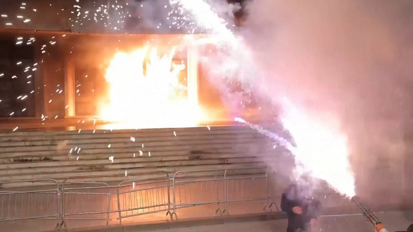 Aλβανία: Βίαια επεισόδια σε αντικυβερνητική διαδήλωση στα Τίρανα