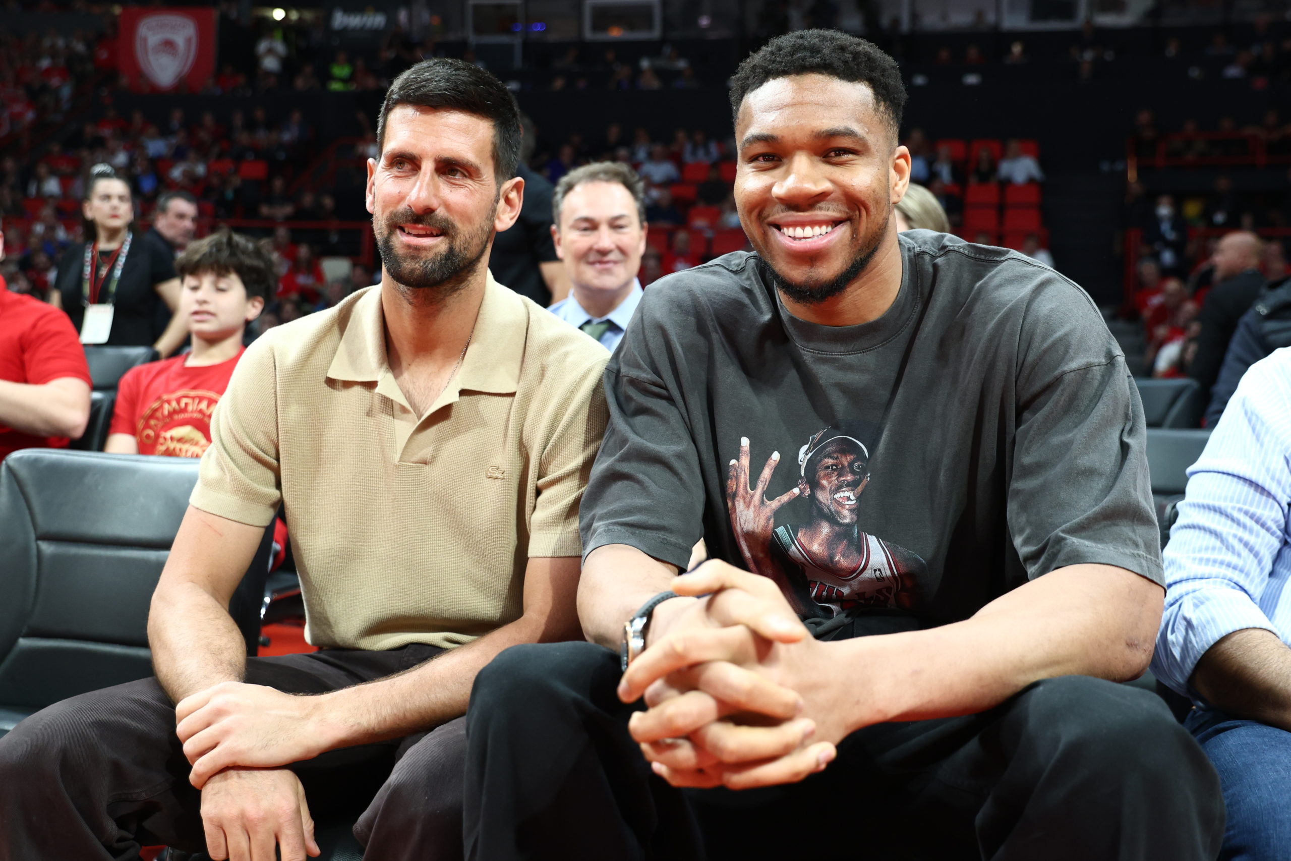 Ολυμπιακός – Μονακό: Στο ΣΕΦ ο Γιάννης Αντετοκούνμπο, ο Νόβακ Τζόβοβιτς και ο Χοσέ Λουίς Μεντιλίμπαρ – ΦΩΤΟ