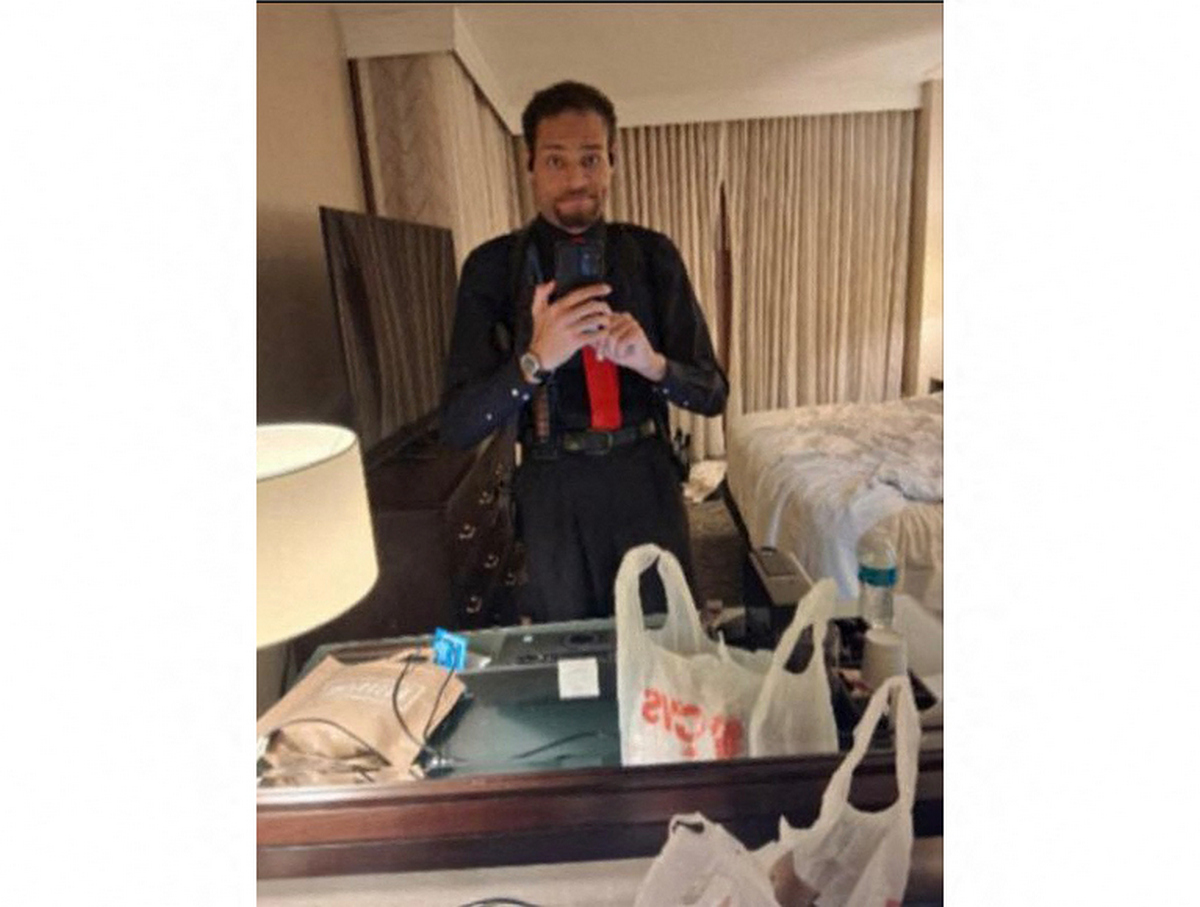 ΗΠΑ: Ο Κόουλ Άλεν σε selfie οπλισμένος σαν αστακός, με βραδινό ένδυμα, πριν την επίθεση στο δείπνο του Λευκού Οίκου