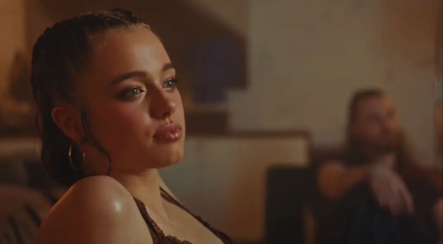 Shiloh Jolie: Η ομοιότητα με τη μαμά της στο σαγηνευτικό ντεμπούτο της σε βίντεοκλιπ