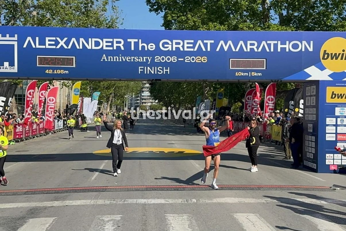 Θεσσαλονίκη: Ο Δημήτρης Λινάρδος ο μεγάλος νικητής του 20ου Διεθνούς Μαραθωνίου “Μέγας Αλέξανδρος”- Αγκάλιασε τον γιο του στον τερματισμό και του αφιέρωσε τη νίκη