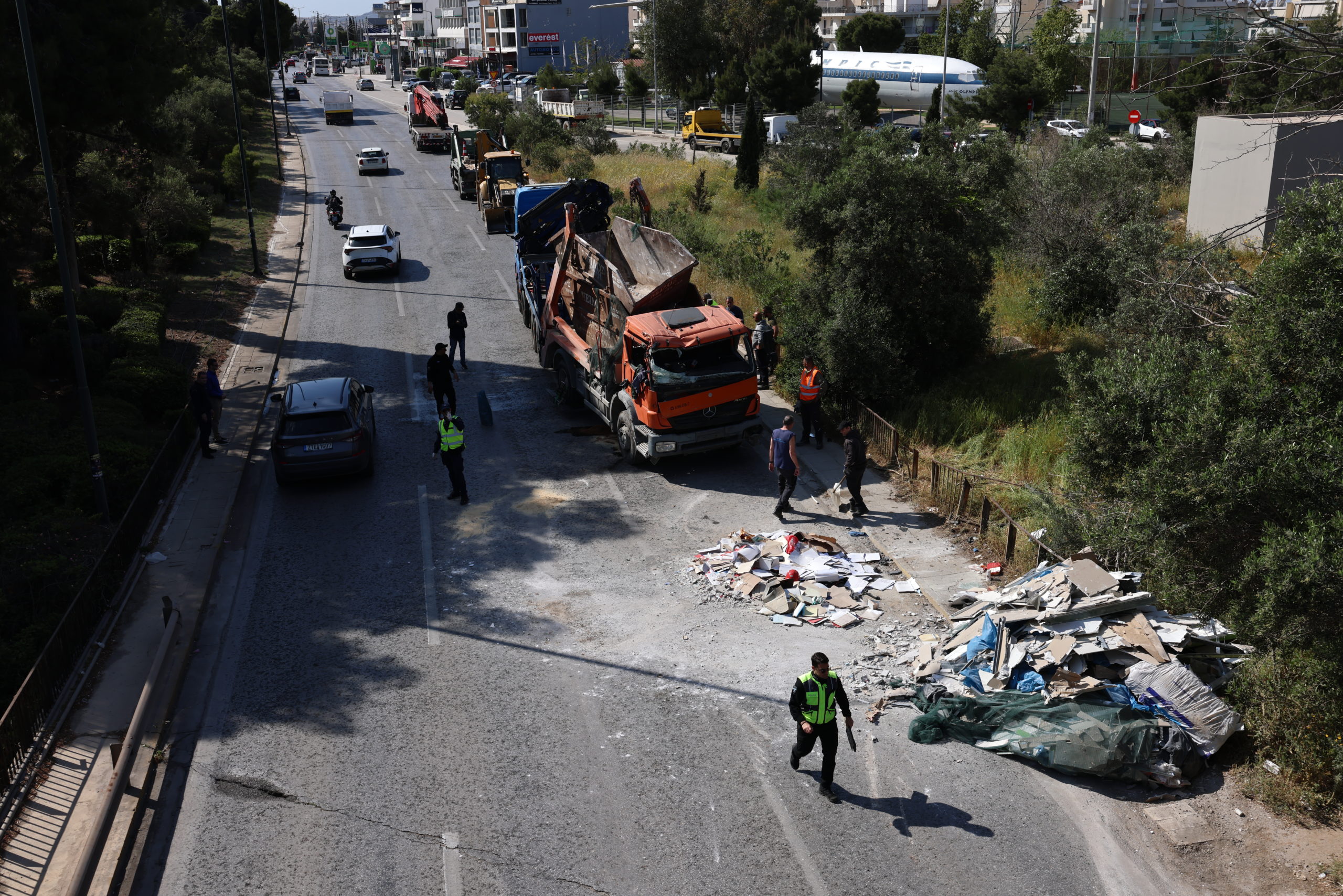 Λεωφόρος Βουλιαγμένης, τροχαίο, ανατροπή, φορτηγού