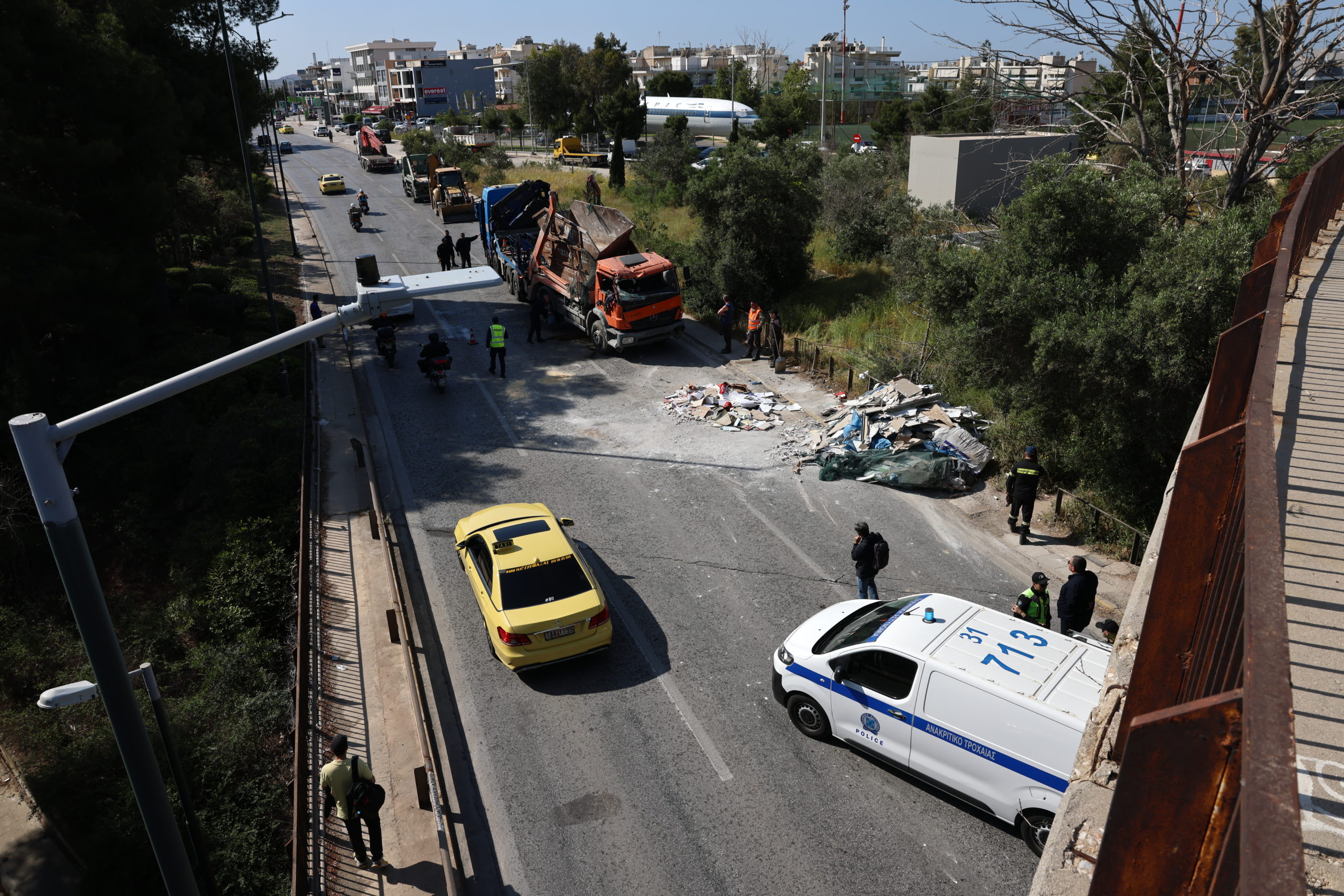 Λεωφόρος Βουλιαγμένης, τροχαίο, ανατροπή, φορτηγού