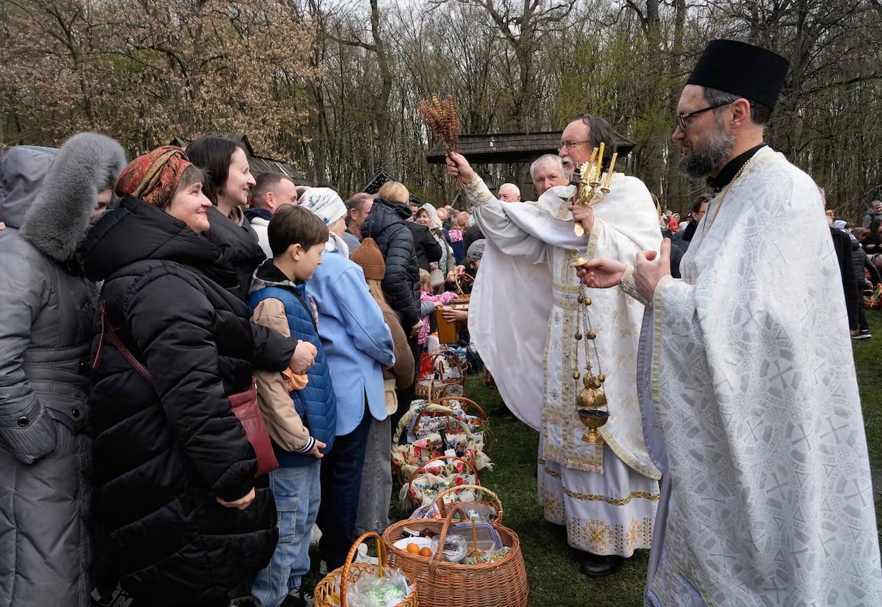 Κι επισήμως τέλος η σύντομη πασχαλινή κατάπαυση του πυρός μεταξύ Ουκρανίας και Ρωσίας – Αλληλοκατηγορίες για χιλιάδες παραβιάσεις