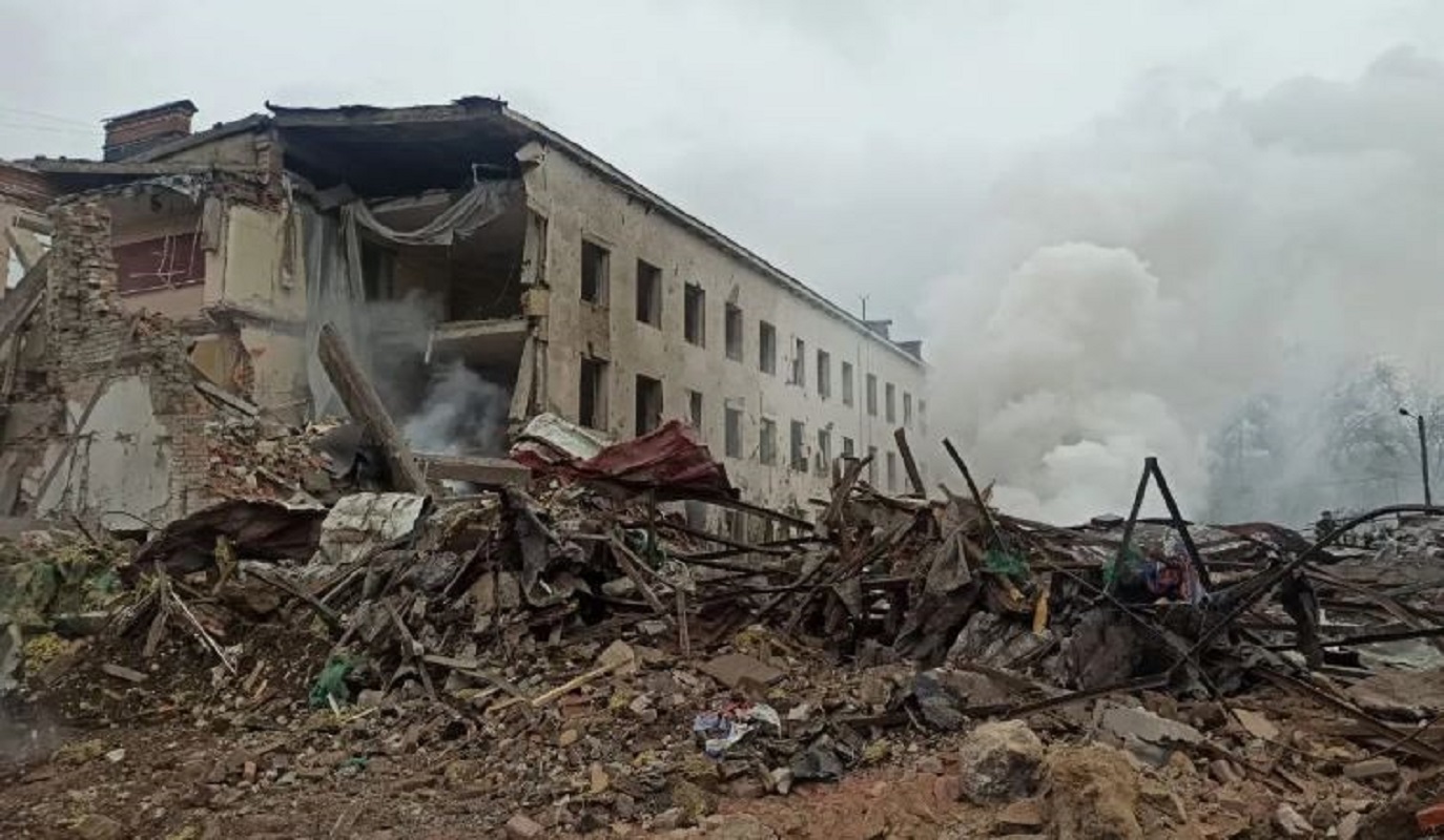 Τα επακόλουθα ρωσικού πλήγματος στη Σλοβιάνσκ, στην περιφέρεια Ντονέτσκ, στις 21 Απριλίου 2026. (Βαντίμ Φιλασκίν / Telegram)