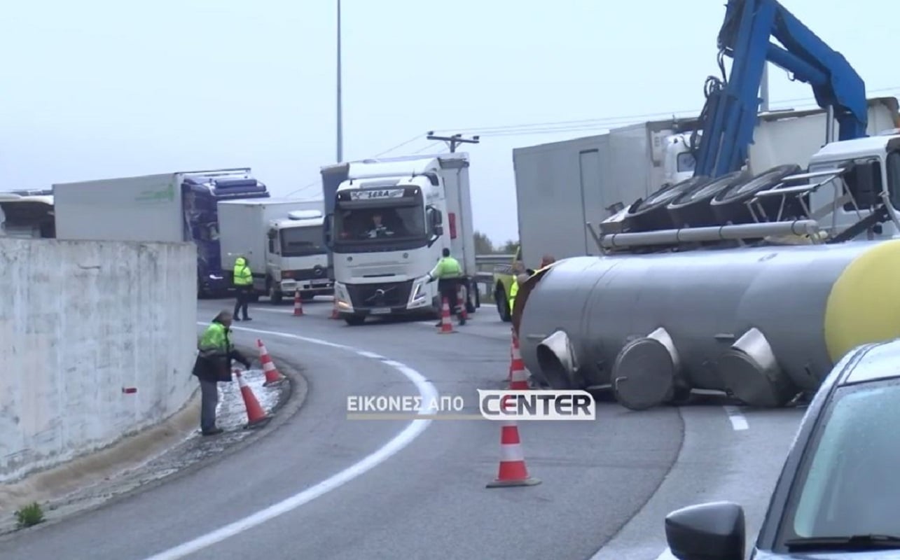 Καβάλα: Ανατροπή βυτιοφόρου στην Εγνατία Οδό – Δείτε βίντεο