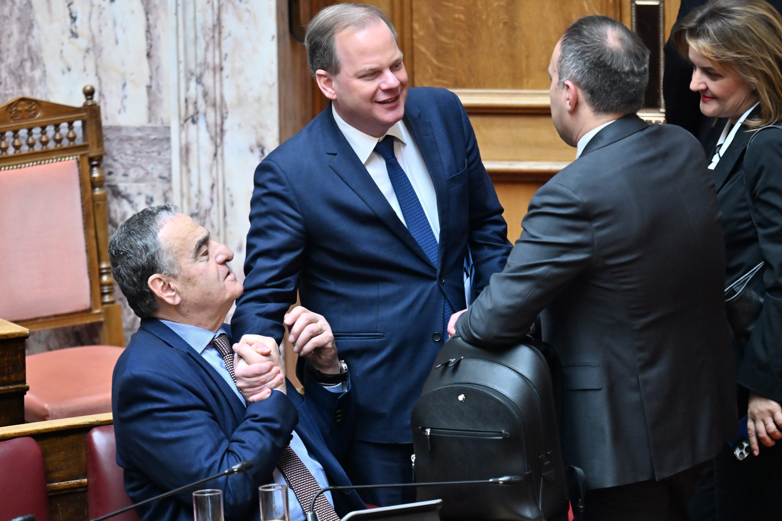 Βουλή, Άρση ασυλίας, πηγαδάκια