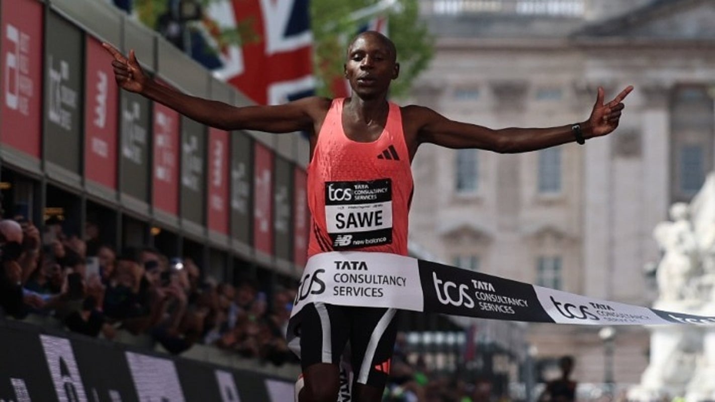 Μαραθώνιος Λονδίνου: Ο Κενυάτης Σεμπάστιαν Σάουε έκανε παγκόσμιο ρεκόρ ανδρών σε χρόνο κάτω των 2 ωρών