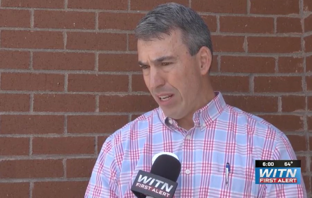 Ο ιδιοκτήτης του καταστήματος Chick-fil-A, John McPhail, δήλωσε ότι ο Cintron διαθέτει «πραγματική ακεραιότητα». (WITN)