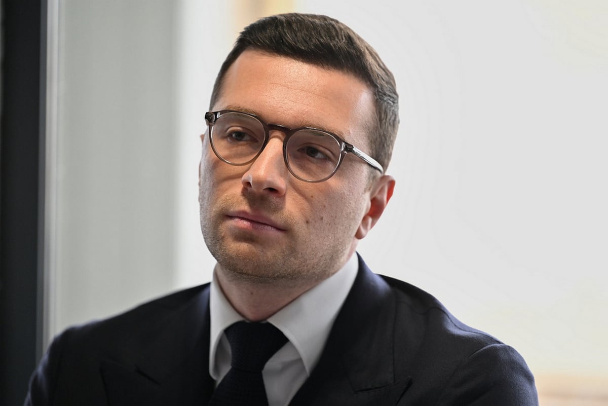 Ο επικεφαλής της γαλλικής ακροδεξιάς Μπαρντελά «αποχαιρετά» τον «μεγάλο πατριώτη» απερχόμενο πρωθυπουργό Βίκτορ Όρμπαν