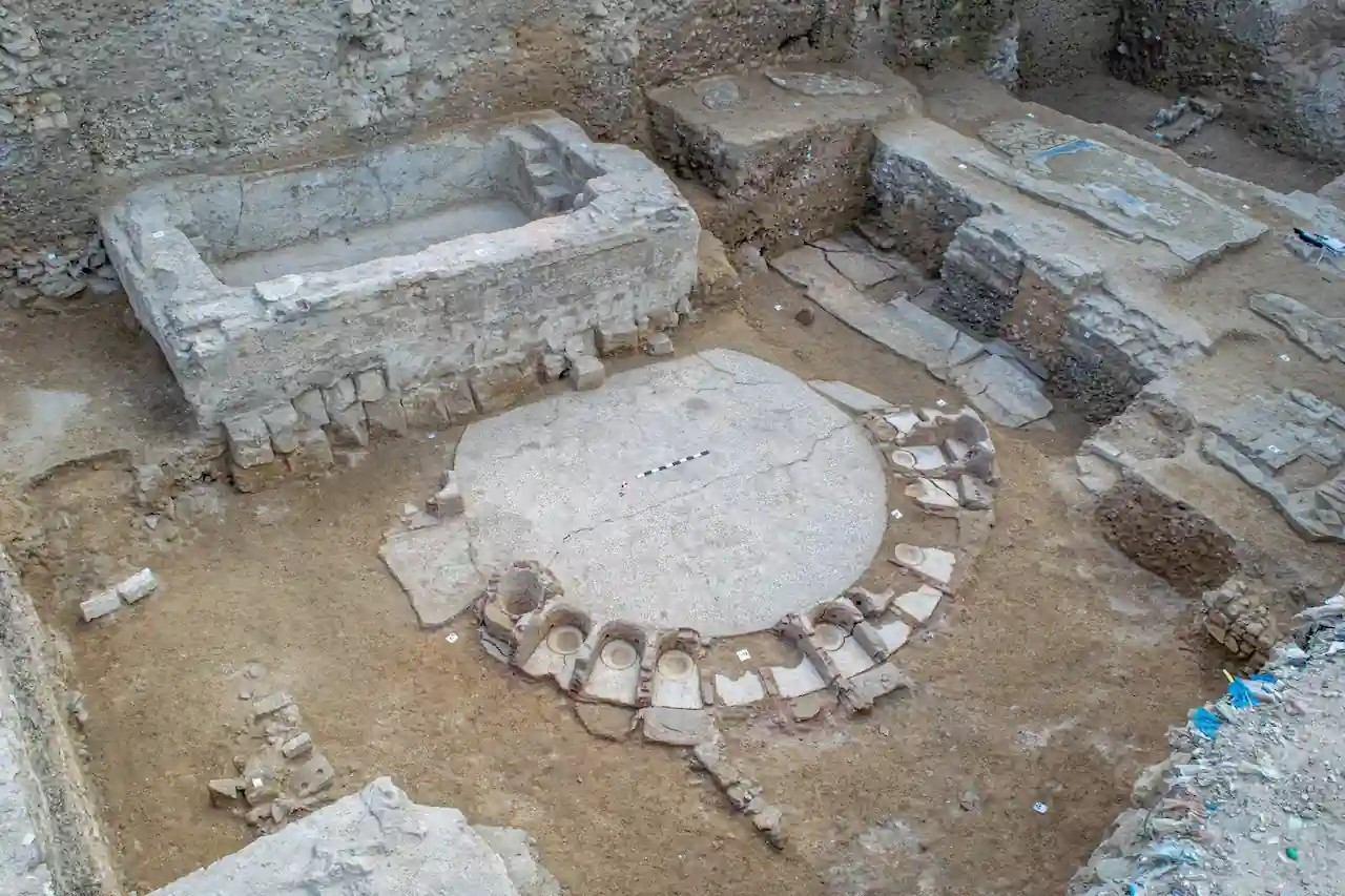 Από τα ψηφιδωτά στα δημόσια λουτρά: Η ανασκαφή που αναπαριστά την αστική εξέλιξη της Αλεξάνδρειας στο πέρασμα του χρόνου