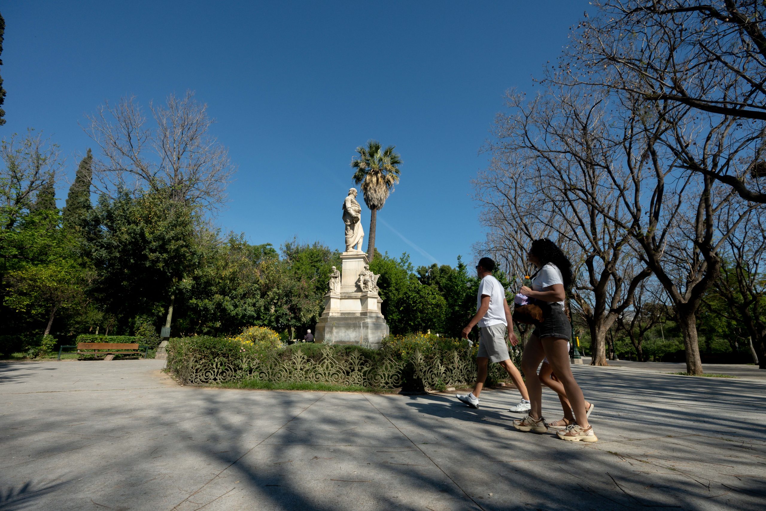 Καιρός: Άστατος και βροχερός σήμερα – Βελτίωση από το απόγευμα και μικρή άνοδο της θερμοκρασίας